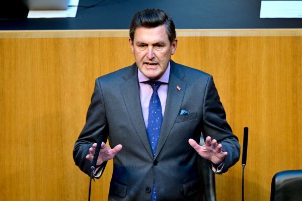 Hanke will in der EU um Schutz für Bahnindustrie werben