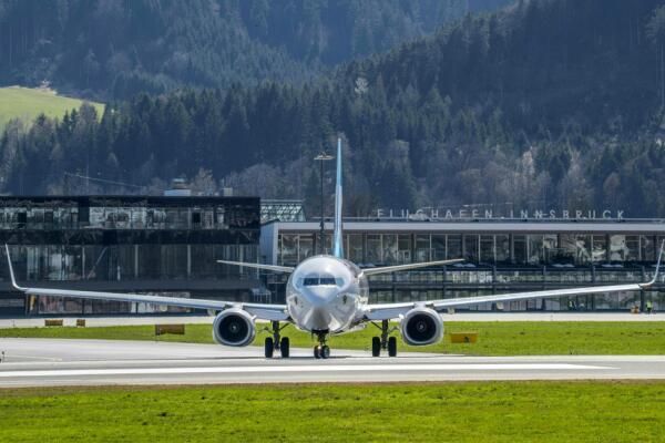 NEOS: Teilprivatisierung von Flughafen Innsbruck gefordert