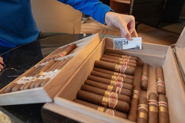 Benkos Anzüge und Zigarren-Boxen werden versteigert