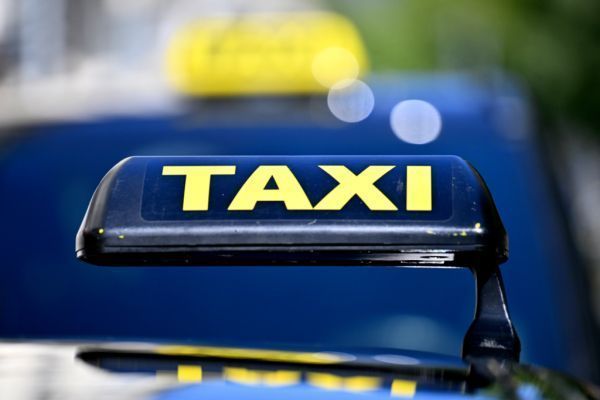 Taxler mit Uber und Innung unzufrieden &#8211; Demo mit Staus