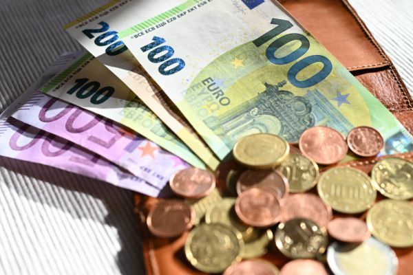 Neue EU-Regeln: Bargeld im Supermarkt und Schutz vor Betrug