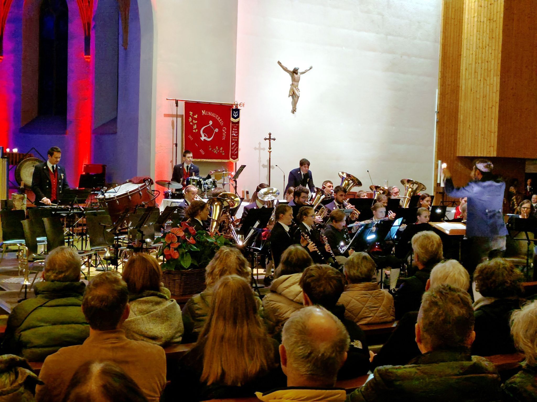 Im Gewölbe der Pfarrkirche entfaltete sich ein eindrucksvolles Klangspektrum.