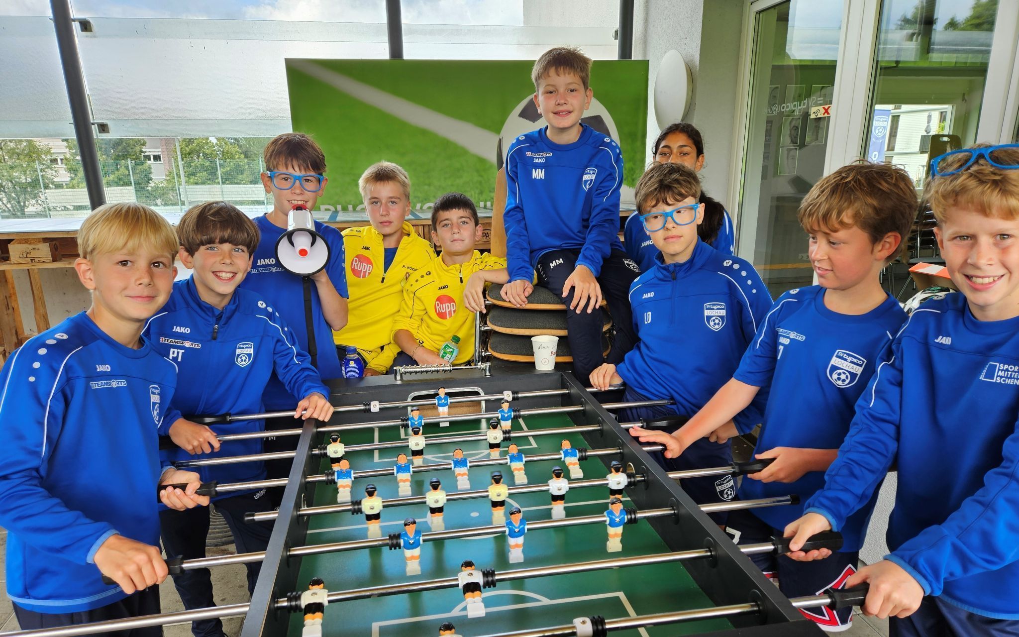 Der Nachwuchs des SV typico Lochau beim Sommer-Fußball-Camp im Stadion Hoferfeld.