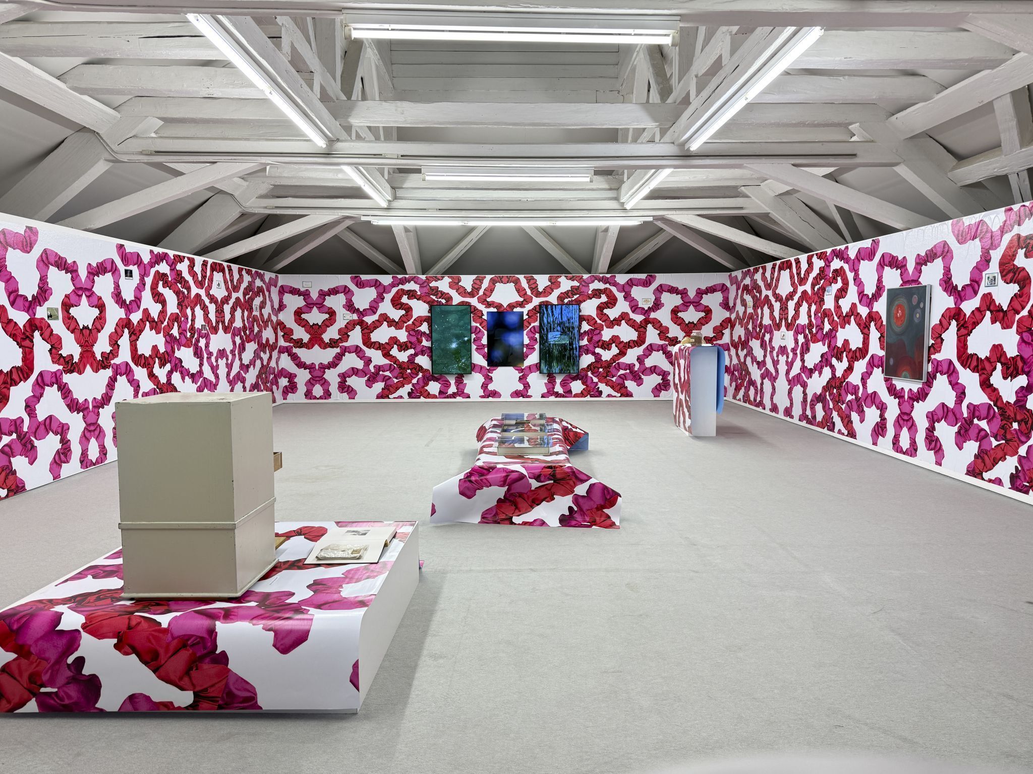 Die Werke von Eva Kees reichen bis ins Dachgeschoß