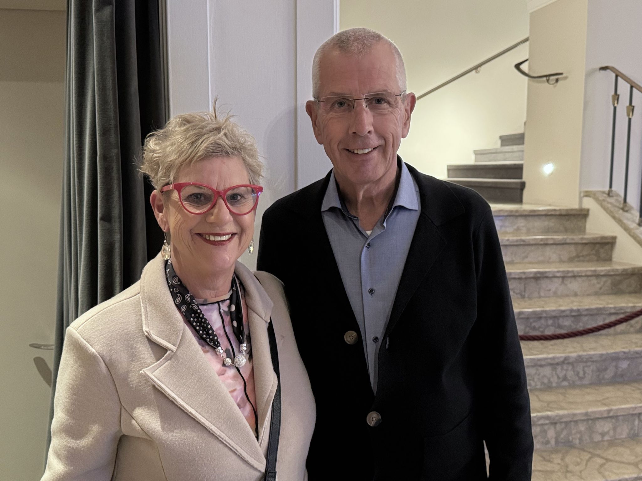 Unter den Besuchern: Susanne Baumgarten und Wilfried Szymnau.