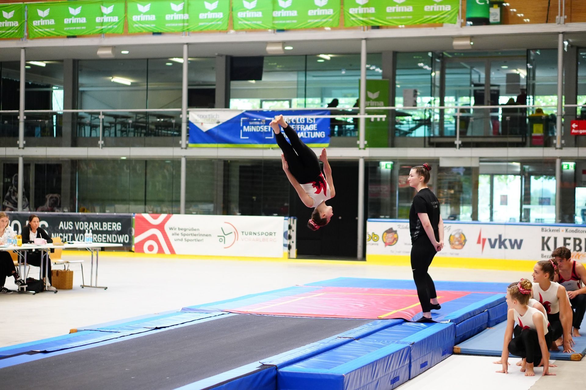 Kommenden Samstag zeigen die besten Turner, was sie können. Sie treffen sich zur Staatsmeisterschaft im Team-Turnen in Lustenau. (Turnerschaft Lustenau)