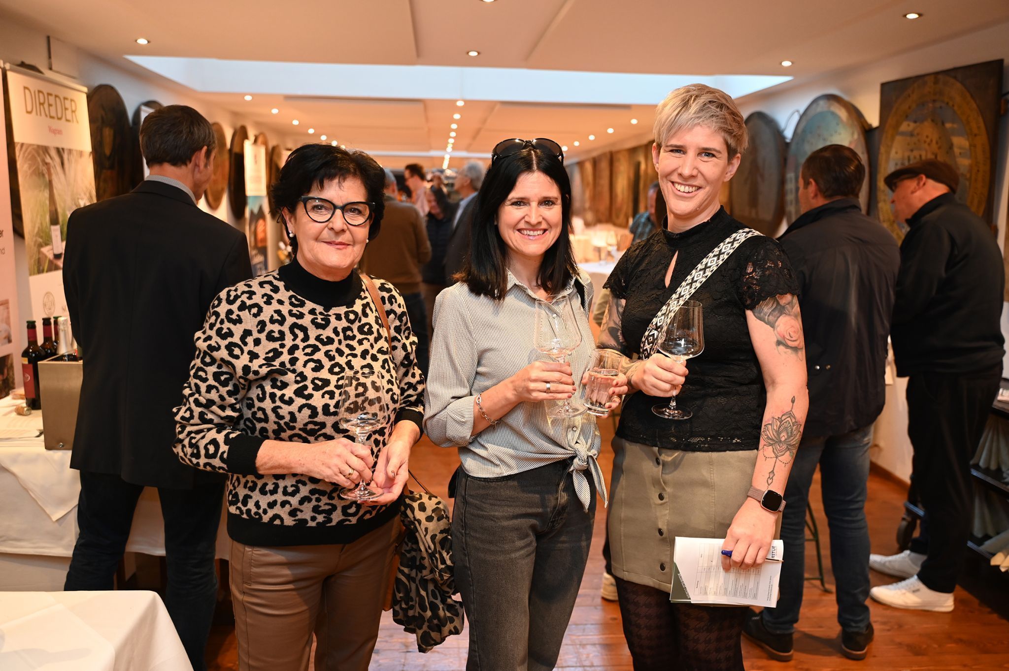 Genossen spanischen Rosé: Andrea Engler, Bianca Schneider und Helene Gmeiner.