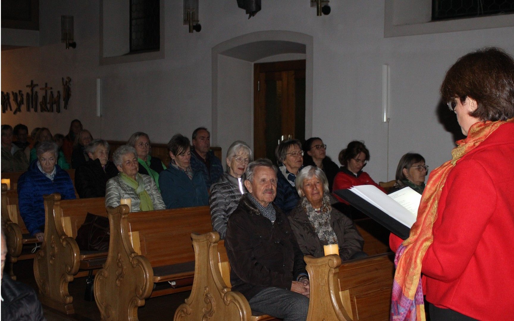 Mit verbindenden Texten half Silvia Gratzer den Besuchern nach einer stressigen Woche abzuschalten und herunterzukommen.   