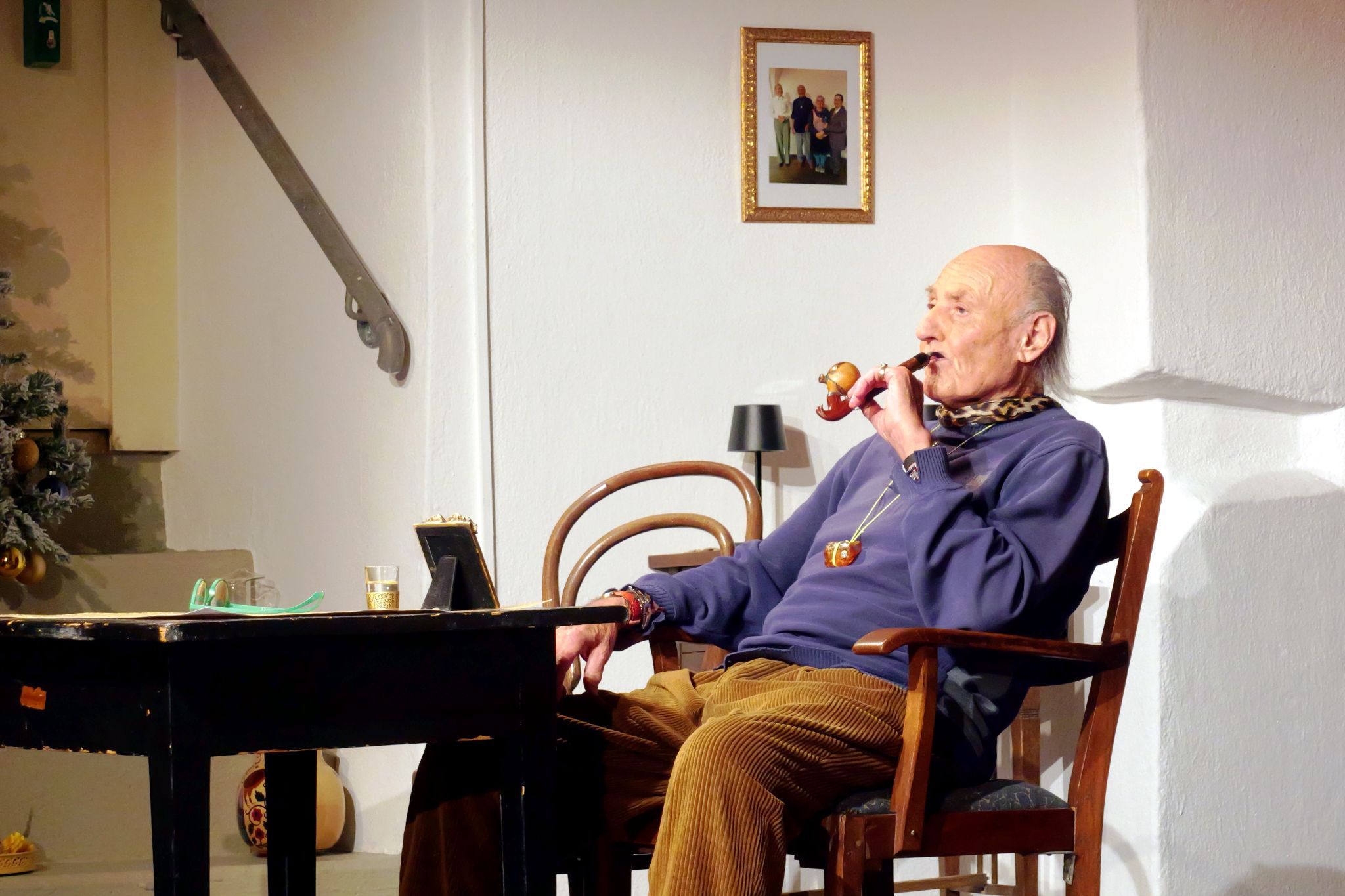 Monsieur Pierre im Mittelpunkt: Gerd Degiorgio überzeugt als zurückgezogener Witwer mit feinem Humor.