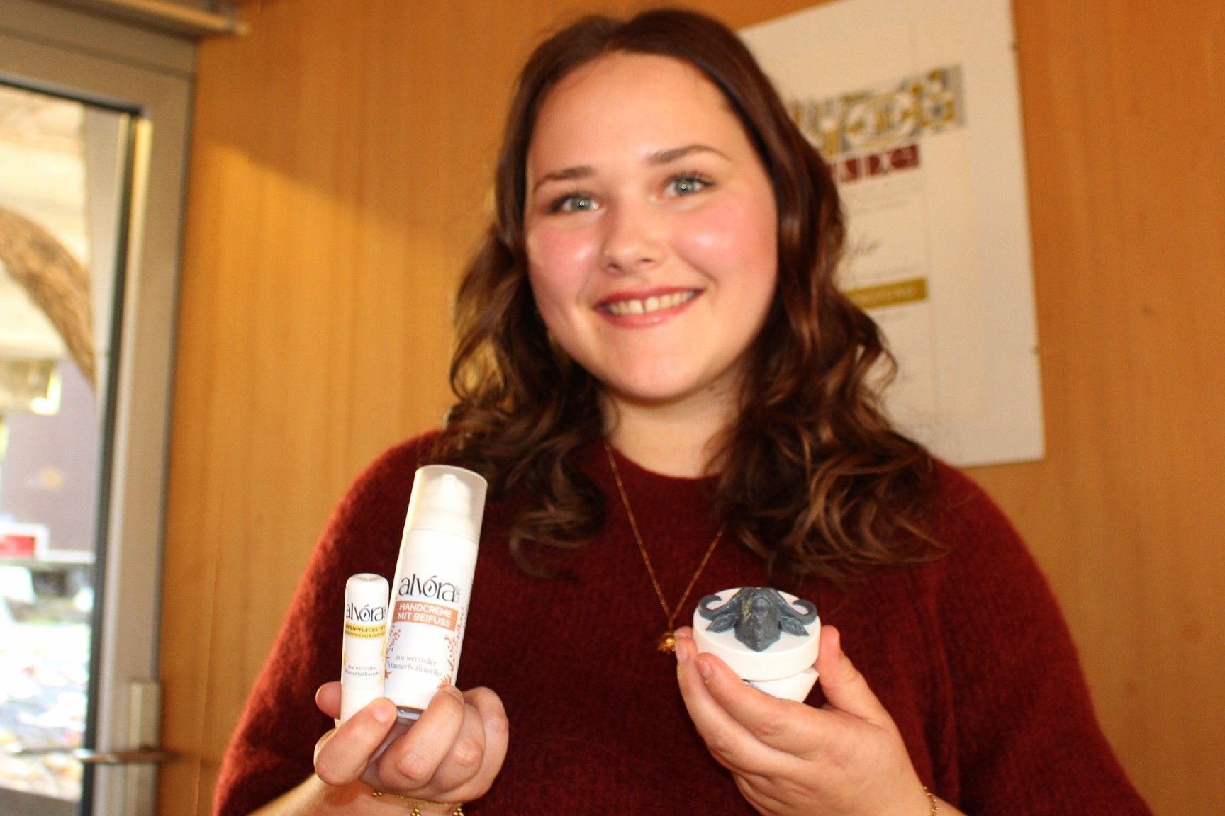 Für die Diplomarbeit wurden drei Produkte entwickelt: Handcreme, Pflegelippenstift und 24H Creme.   