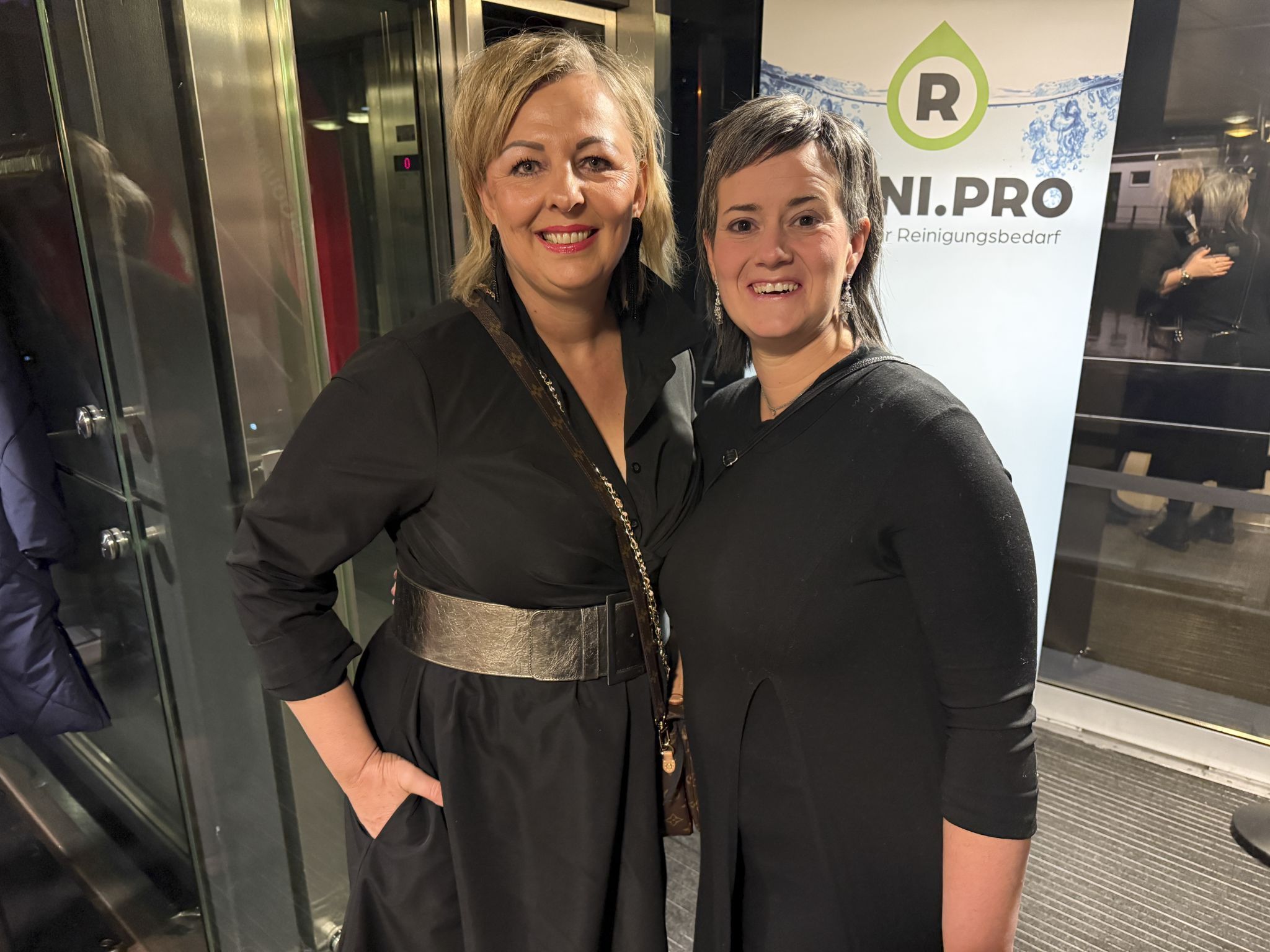 Bettina Gantner und Anja Schuchter (Schatulla) kamen extra aus dem Montafon