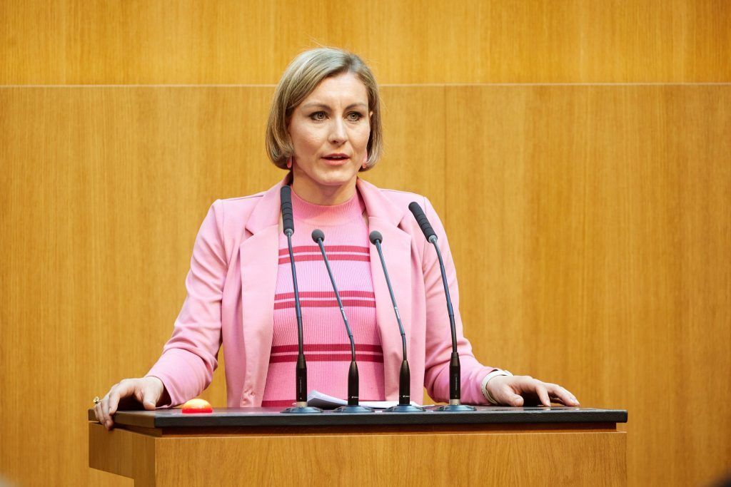 Schwarz-Rot-Pink im Stimmungstief