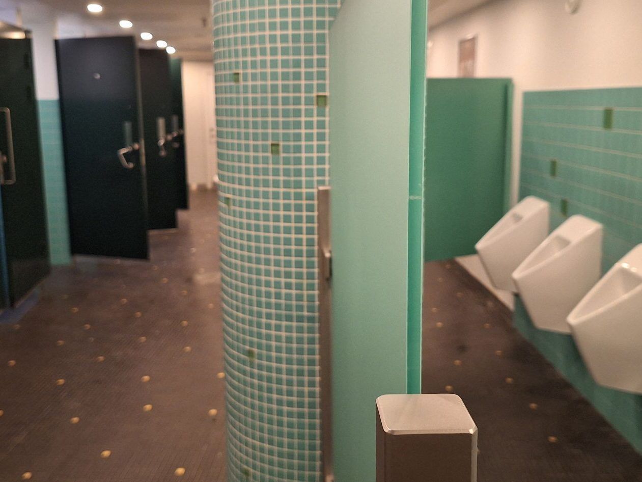 „WC für alle Geschlechter“ – FHV schafft diskriminierungsfreie Zone