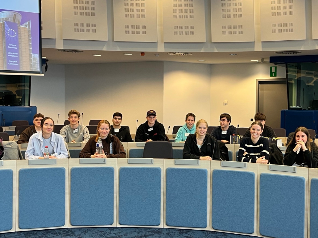 "Zu wenig politische Bildung an Schulen" – Geförderte Schülerreisen nach Brüssel