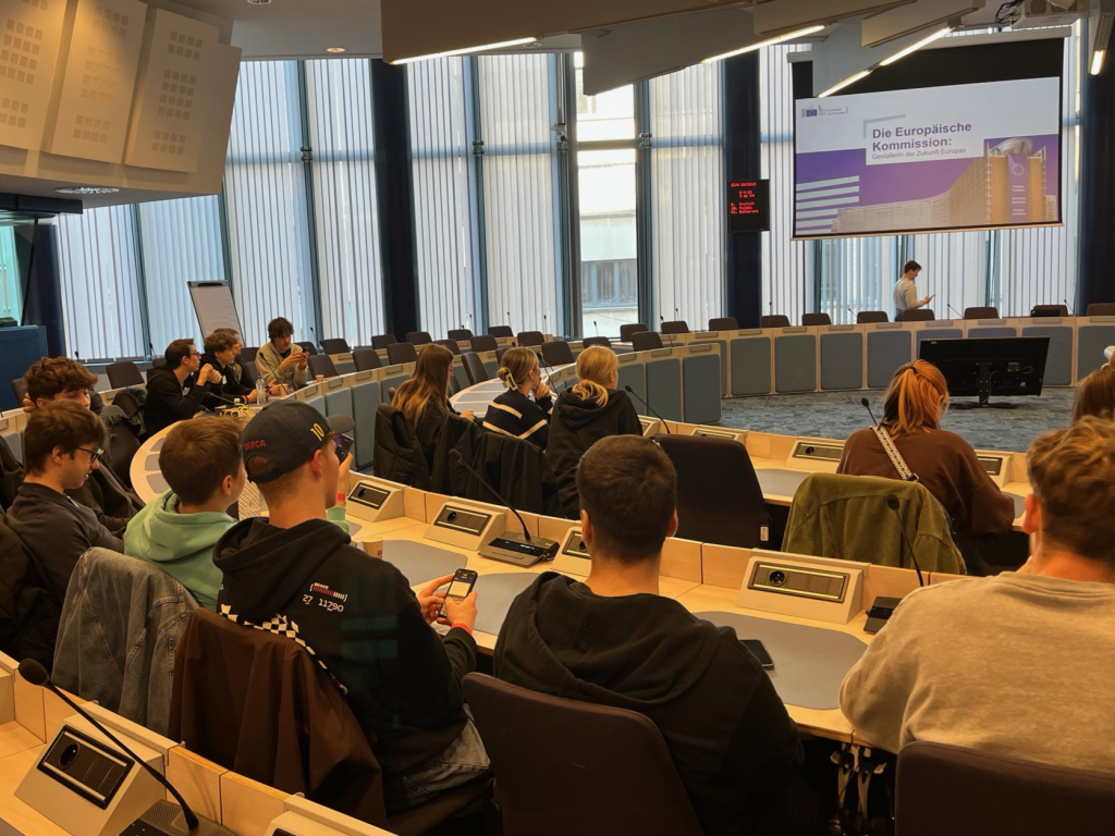 "Zu wenig politische Bildung an Schulen" – Geförderte Schülerreisen nach Brüssel