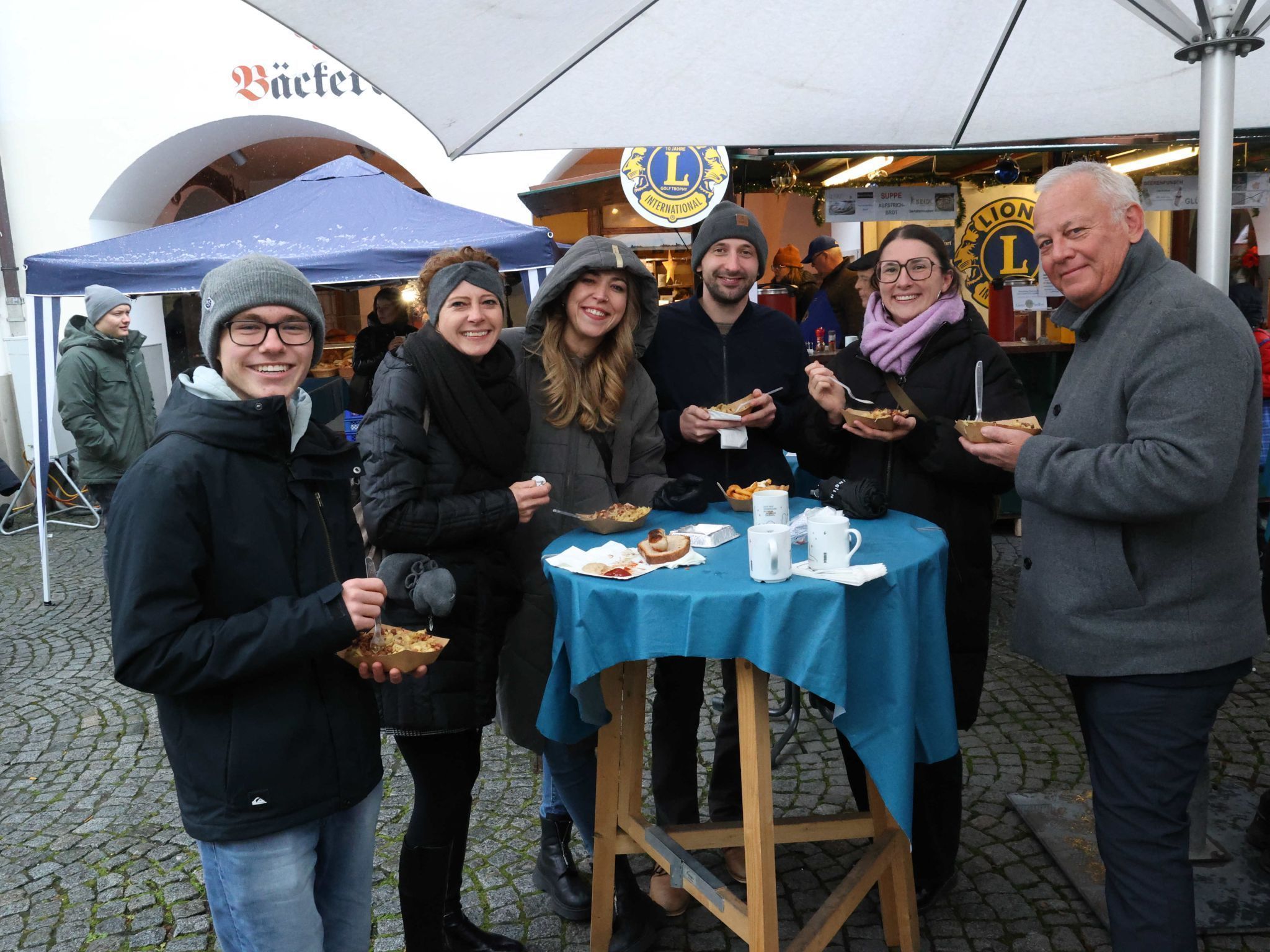 Die Stadtbediensteten David, Nadja, Daniela, Ruben, Ena und Josef.