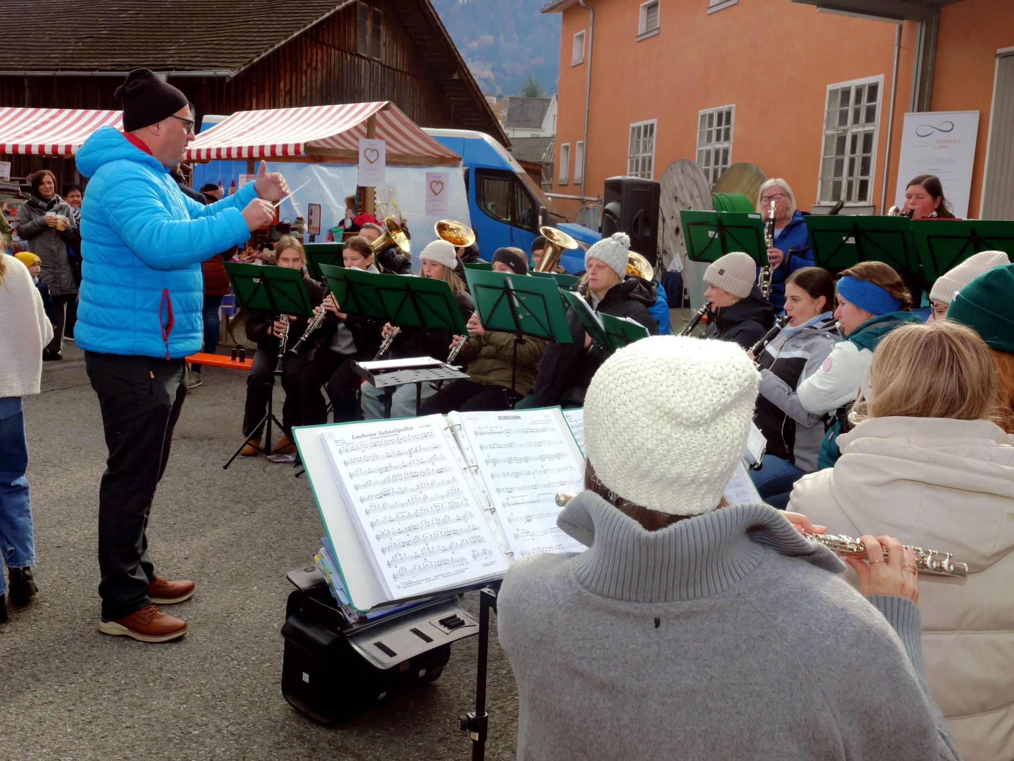 Martin Madlener dirigierte den temperementvollen Auftritt des Musikvereins.