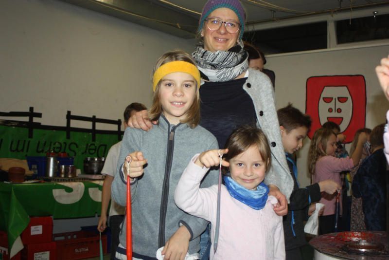 Viele Familien sind dabei.