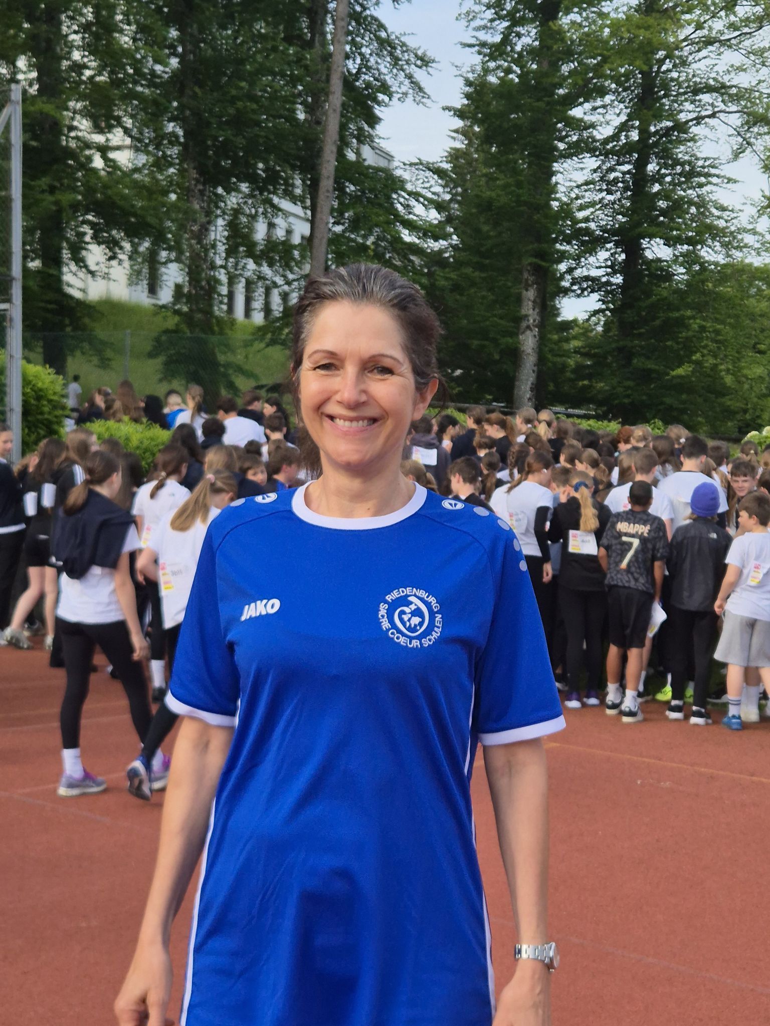 Mit der Rückennummer 3 läuft die Direktorin Frau Mag. Maria Strolz