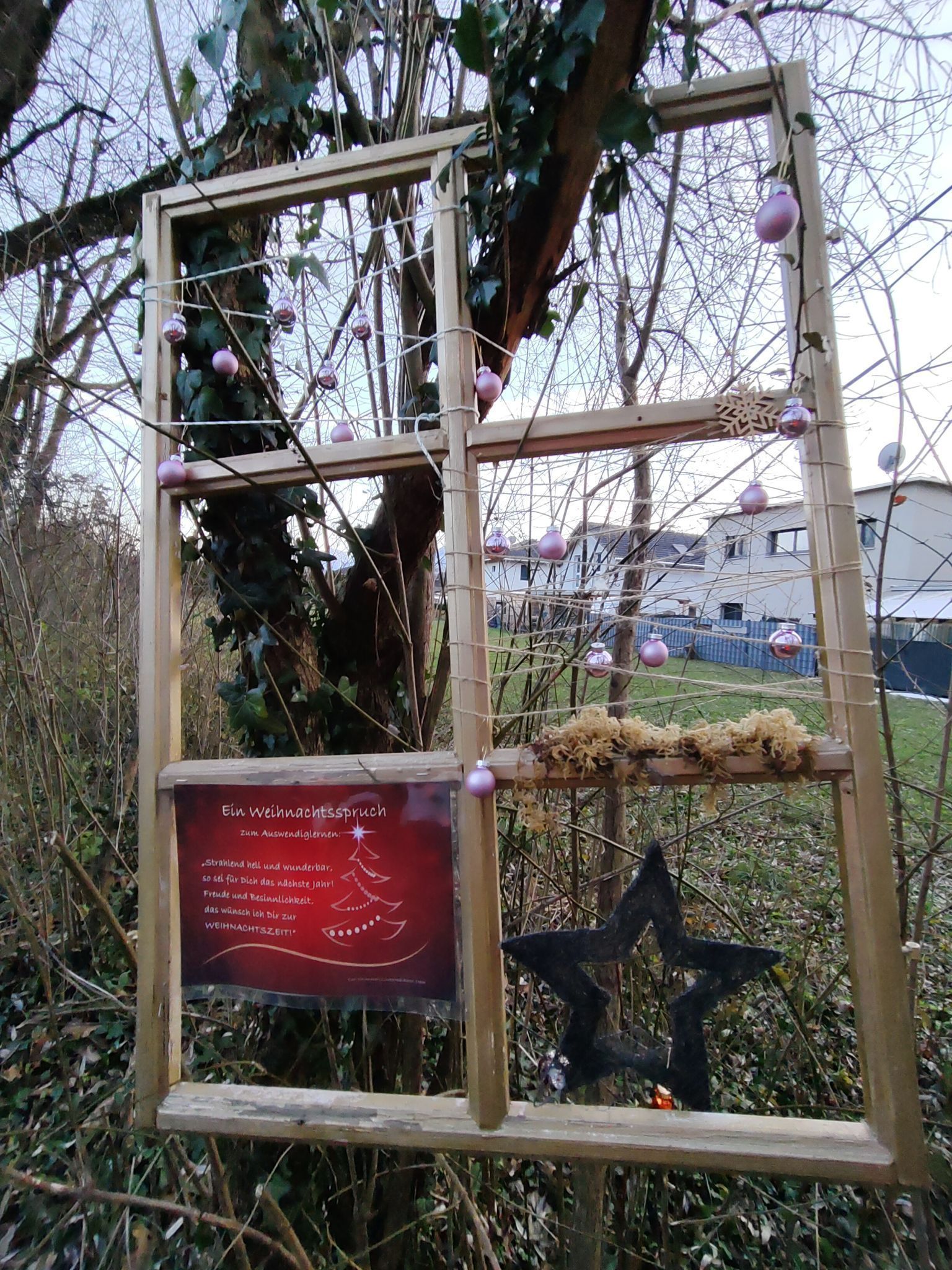 Ein besinnlicher Weihnachtsspruch lädt zum Auswendiglernen ein.