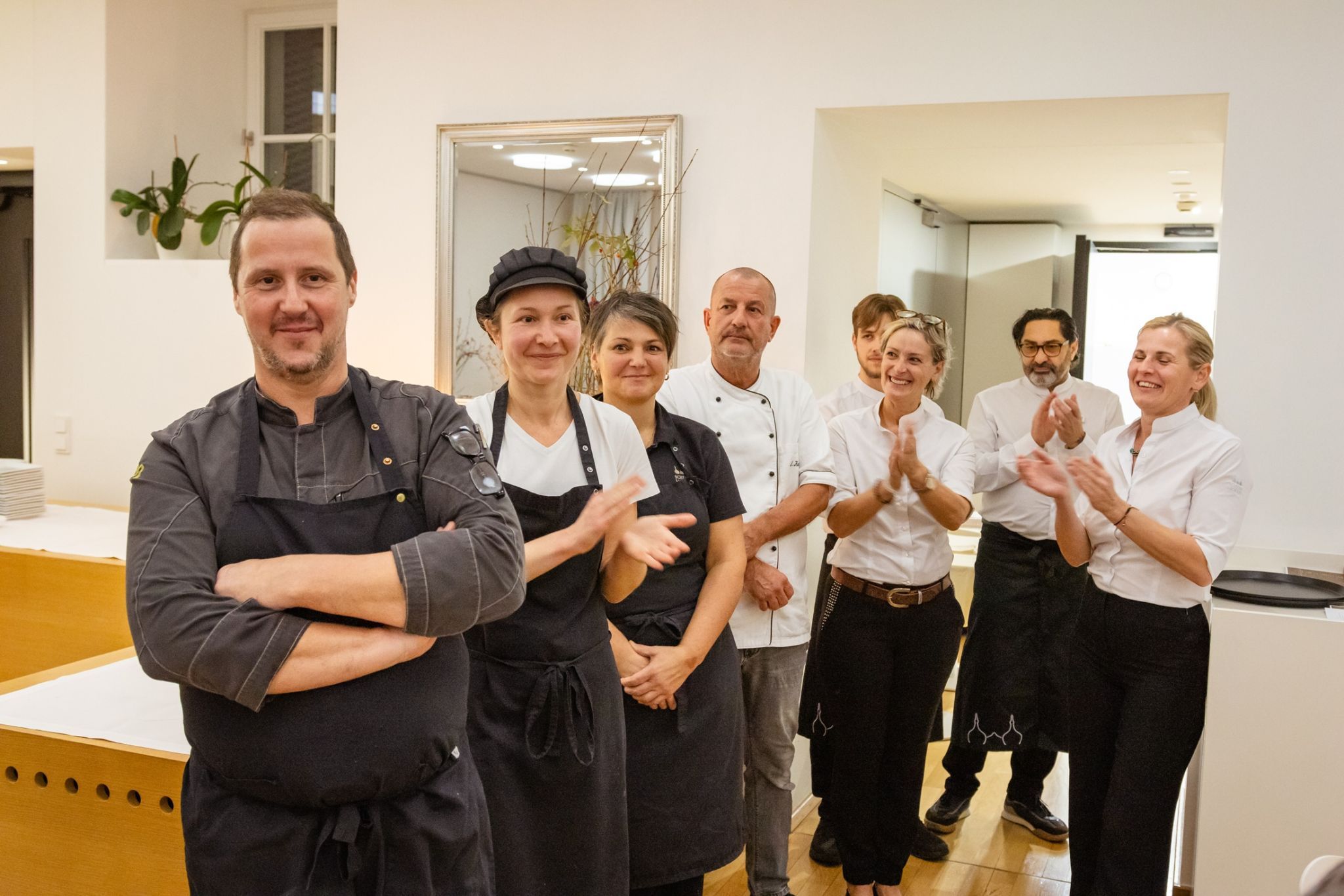 Schloss-Hofen-Küchenchef Roland Schlacher mit seinem Team mit Maria Pincak, Adele Rädler, Andreas Kunz, Peter Bican, Cäcilia Mohr, Miorel Oprea und Julia Hartmann, von links.