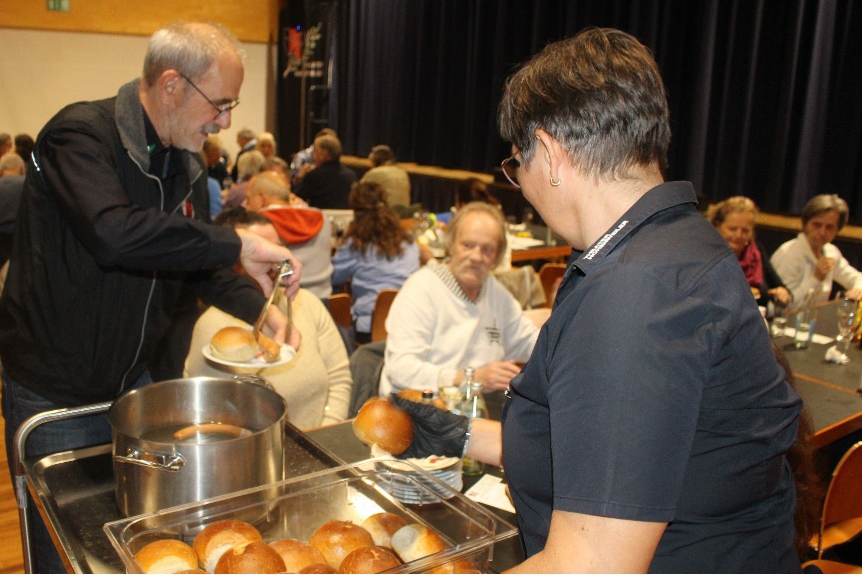 Vor dem packenden Finale der Komödie kommt der Pausensnack gerade recht.