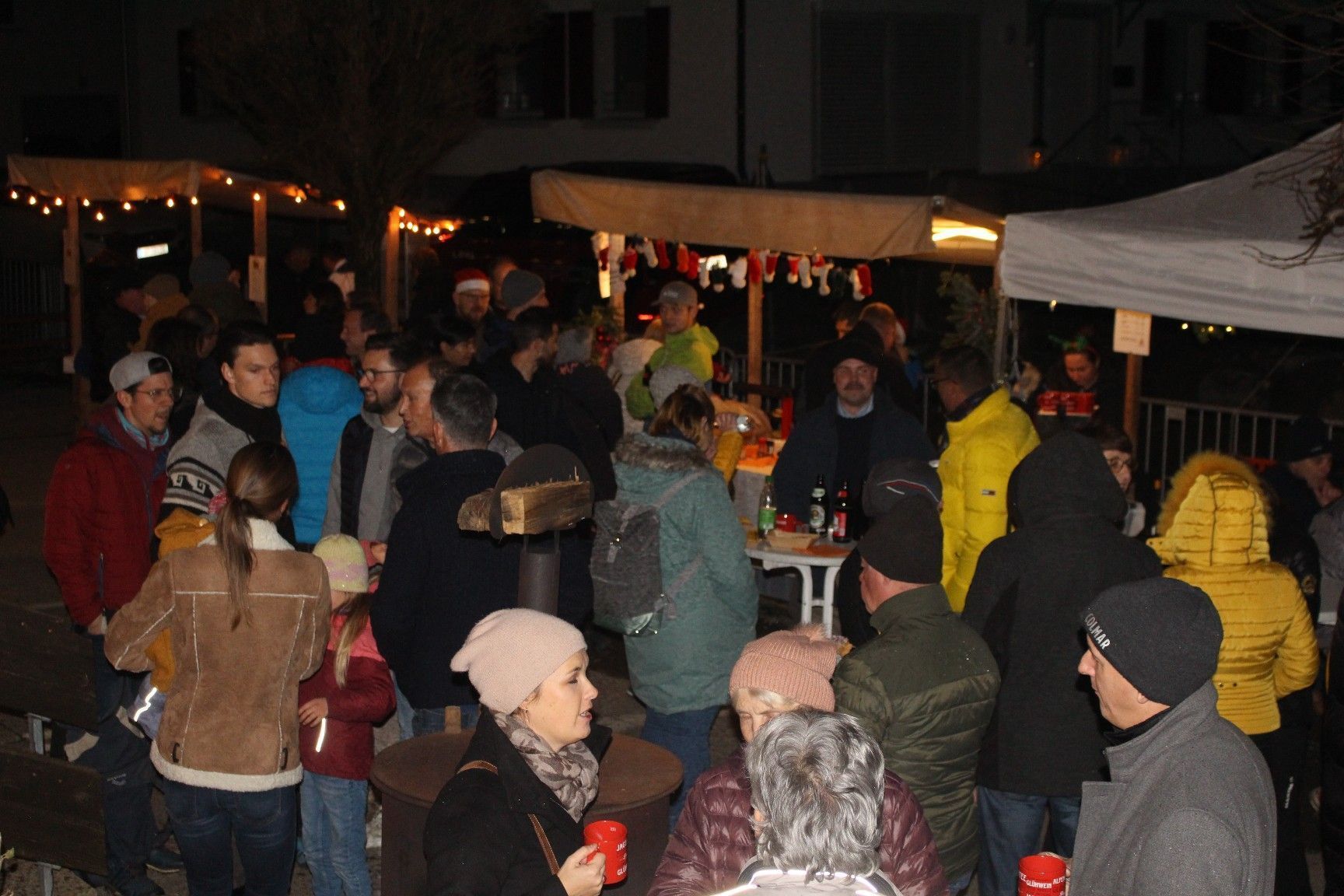Das traditionelle Adventmärktle macht das Hohenweiler Zentrum am Samstag wieder zum Marktplatz.