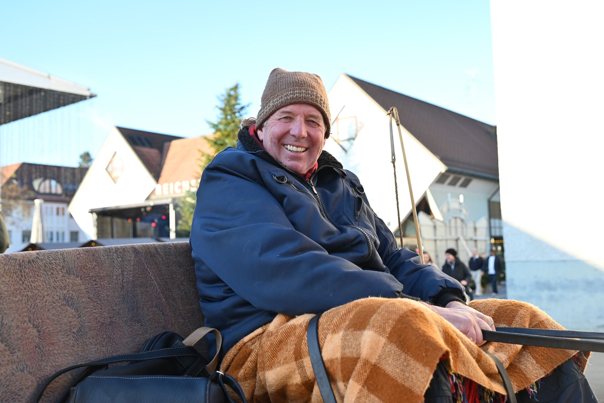 Kutscher Manfred Fitz ermöglicht seinen Fahrgästen eine kostenlose Kutschenfahrt.