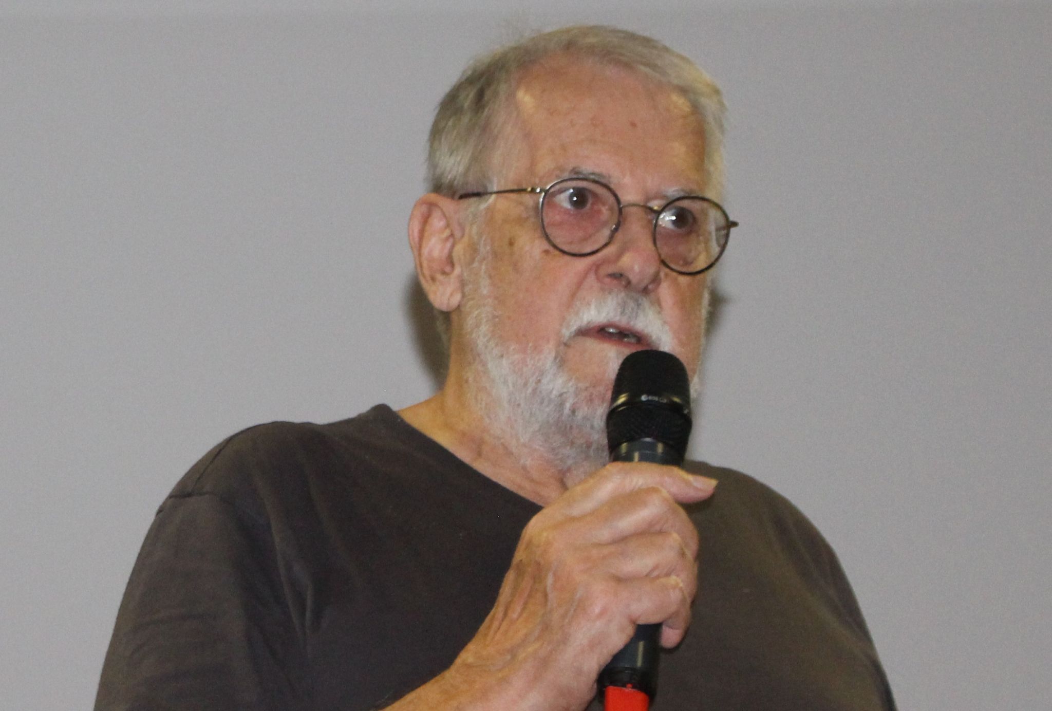 Mit Anekdoten aus 40 Jahren lockerten Jubilare den Abend auf. Berührend die Erzählung von Hape Oklicek, der sich am Bahnsteig vor dem Themenwaggon mit einem Schwabenkind unterhielt. Der betagte Mann saß minutenlang stumm vor dem Waggon, sagte dann mit leiser und belegter Stimme 