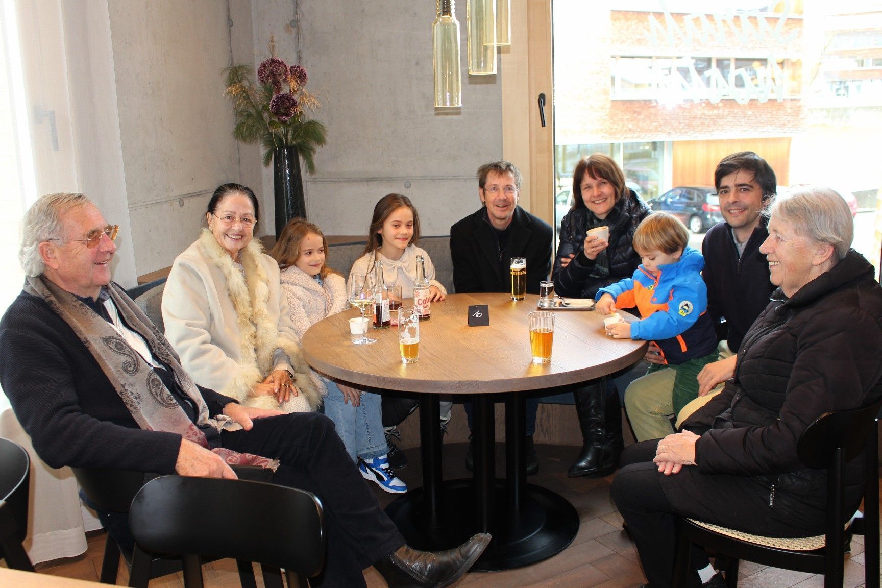 Flexibilität wird bei Sarah im Posthus großgeschrieben: Kleine Tischchen für einen gemütlichen Abend zu zweit gibt es ebenso wie große „Familientische“.