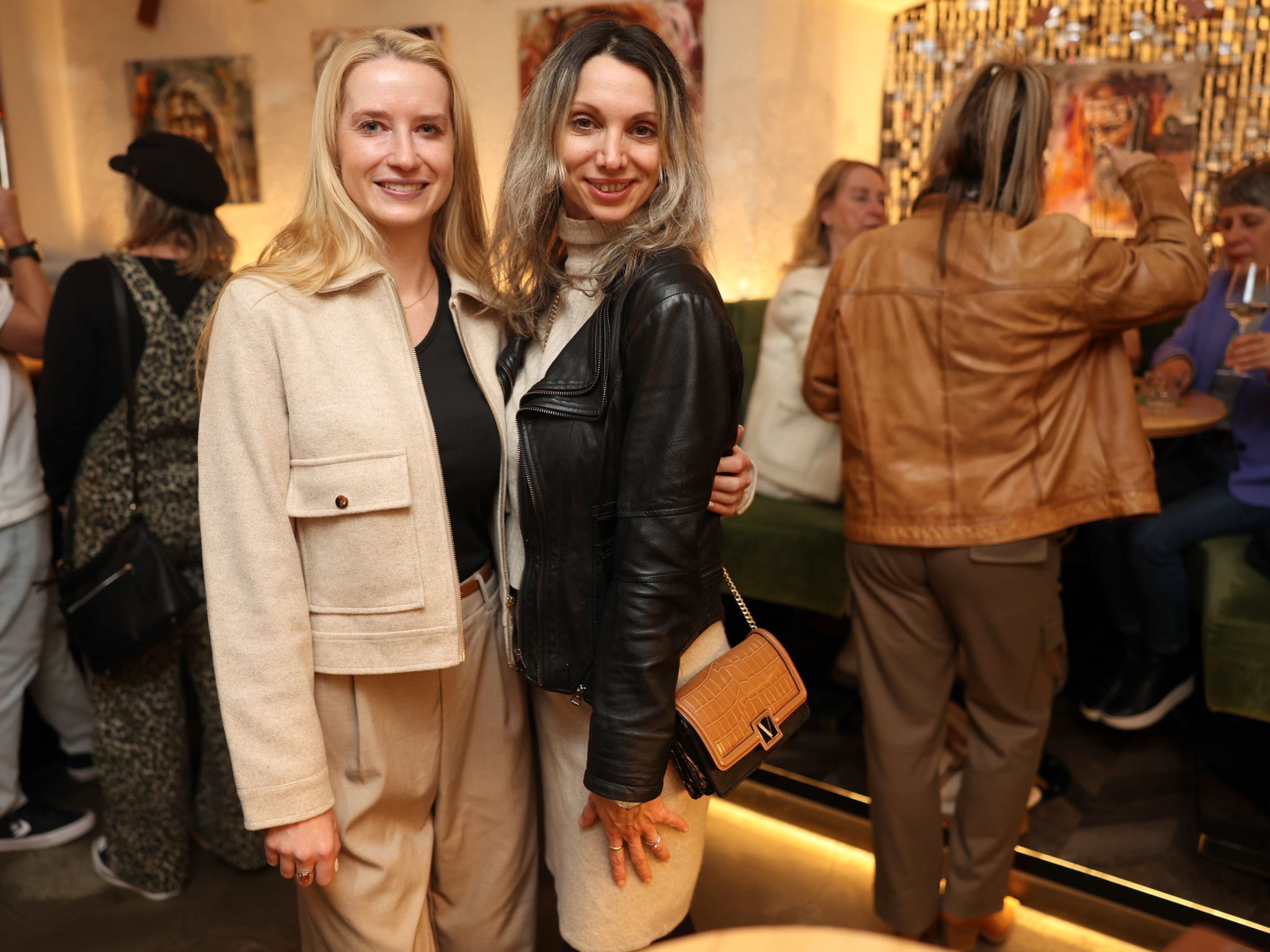 Patricia Held und Künstlerin Michelle Steiner.