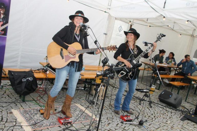 "Wenn ich den Fuß eines kaputten Stuhls sehe, baue ich daraus einen Engel"