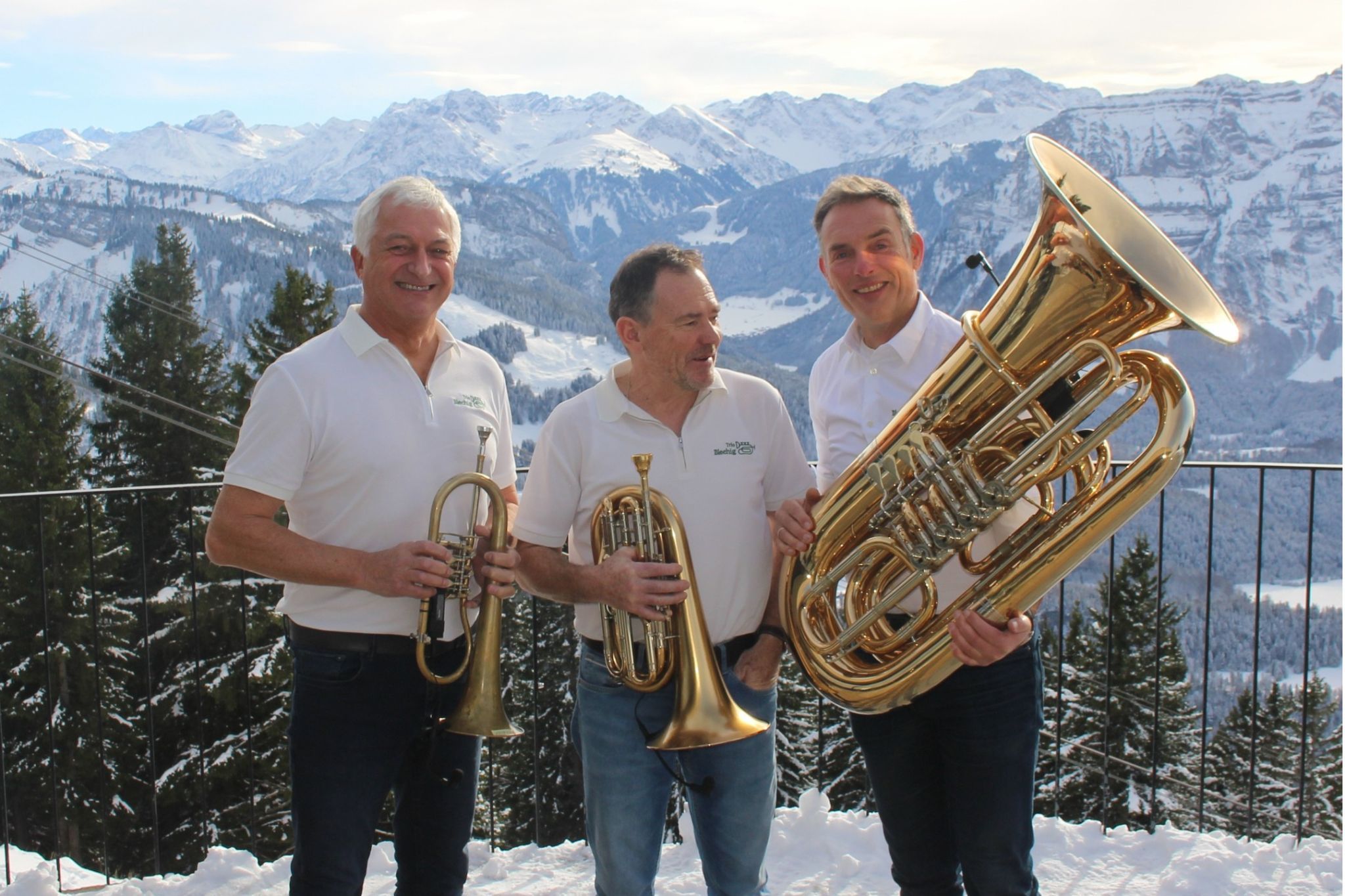 Das Trio Blechig (Hartwig Feurstein, Gerhard Gasser und Reinhard Wolf) brachten einen speziellen Sound ins Panoramarestaurant. Wann kann man denn schon einmal „Griechischer Wein“ und andere Klassiker in der Version von Flügelhorn, Bassflügelhorn und Tuba hören?   