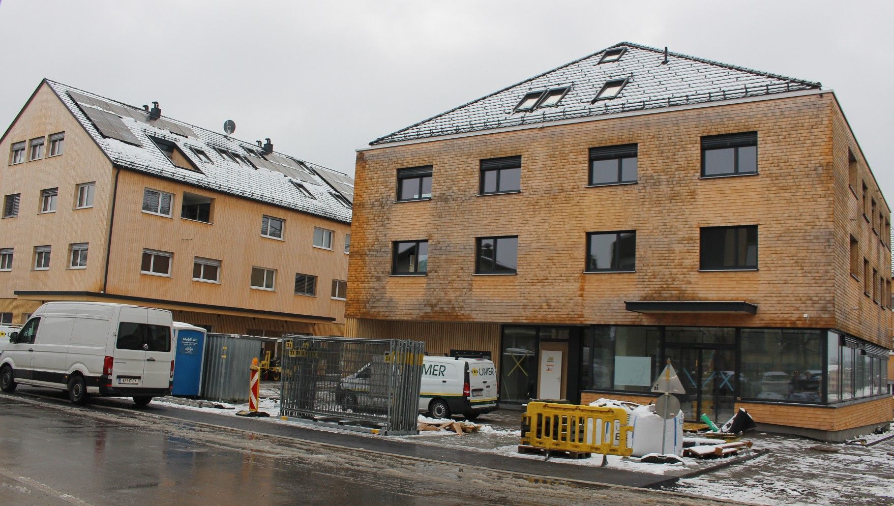 Tag der offenen Tür im Rahmen des Adventmärktles – die neue Raiba-Servicestelle in der Zentrumsverbauung wird bis Samstag fertiggestellt. PETER STRAUSS