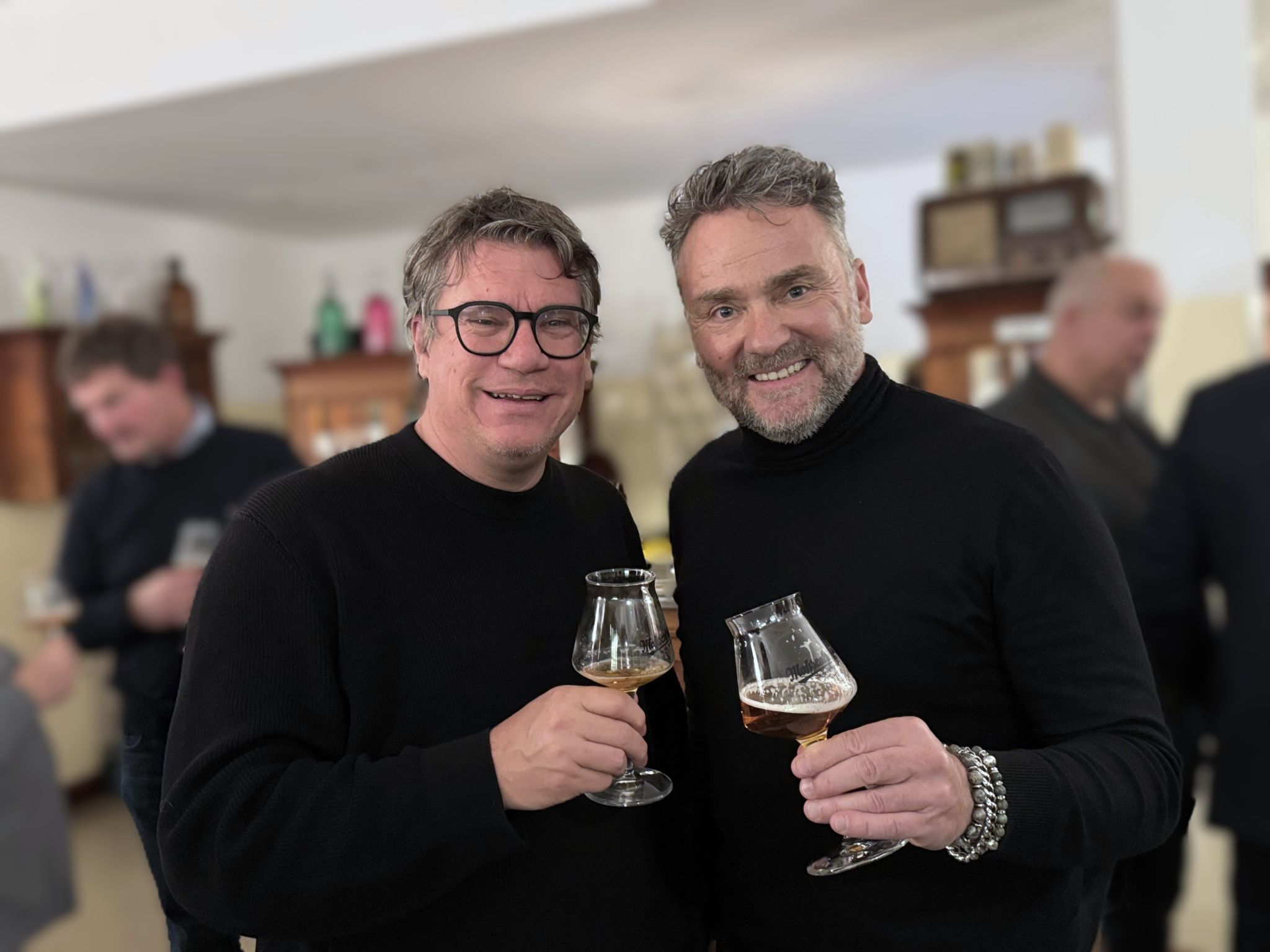 Unter den Gästen: Dieter Heidegger und Harald Otti.