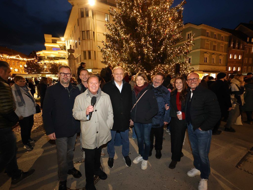Baumbeleuchtung zum Weihnachtsmarktstart