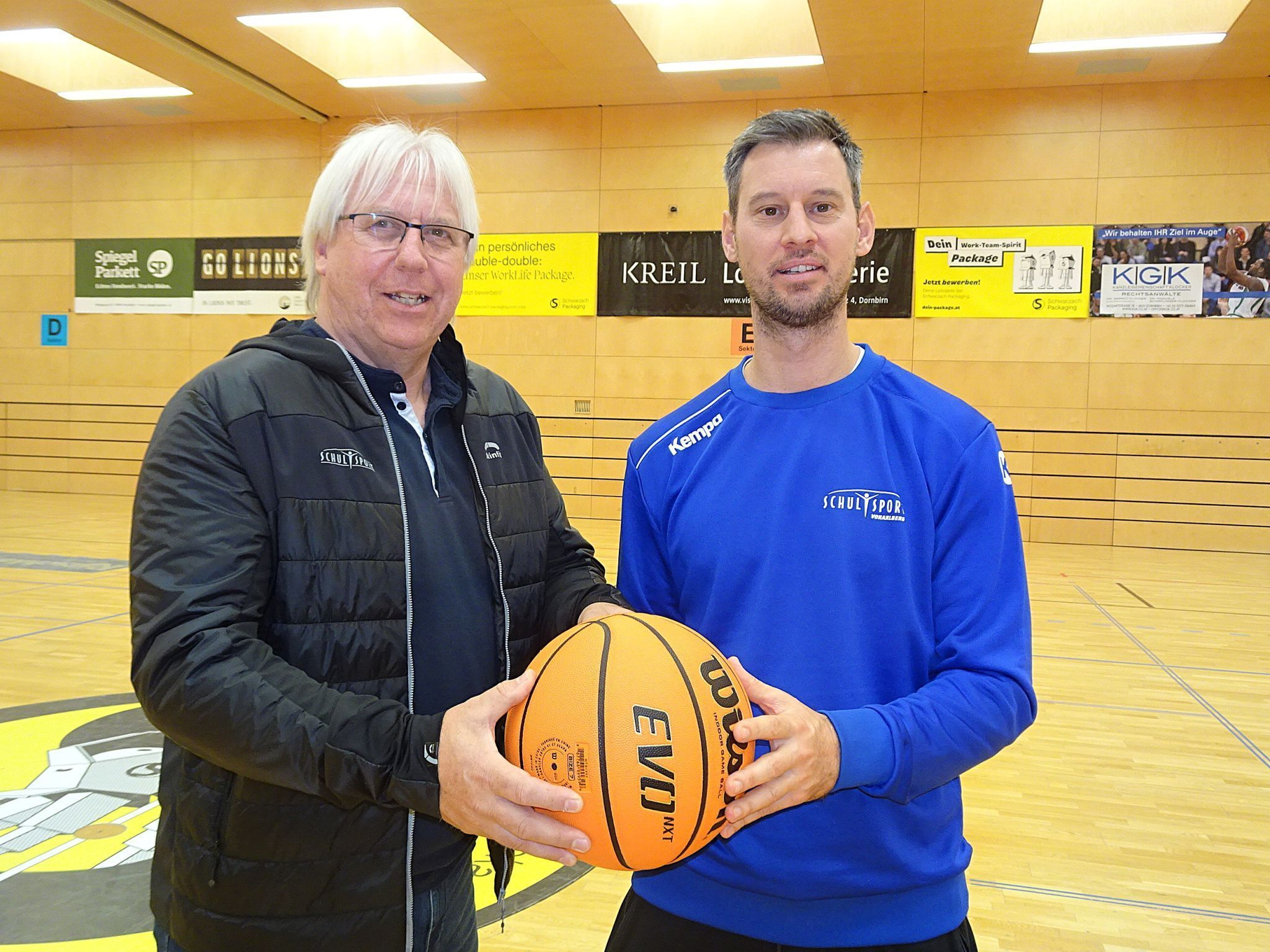 Schulsportreferent Christoph Neyer mit Andreas Khüny, der am BG Schillerstraße unterrichtet und als Landesbeauftragter für den Basketball im Schulsport verantwortlich ist.