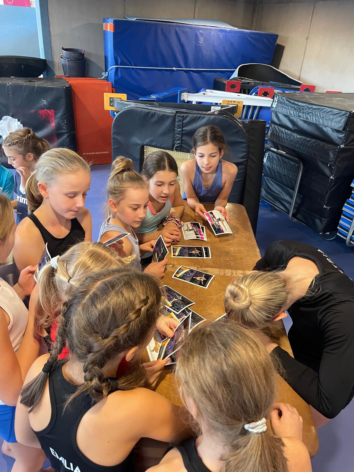 Die Autogrammkarten waren heißbegehrt. 