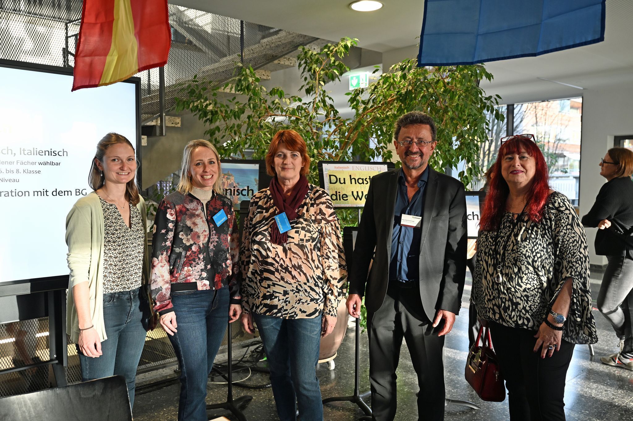 Direktor Sepp präsentierte gemeinsam mit den Fremdsprachenlehrerinnen das neue Sprachangebot.