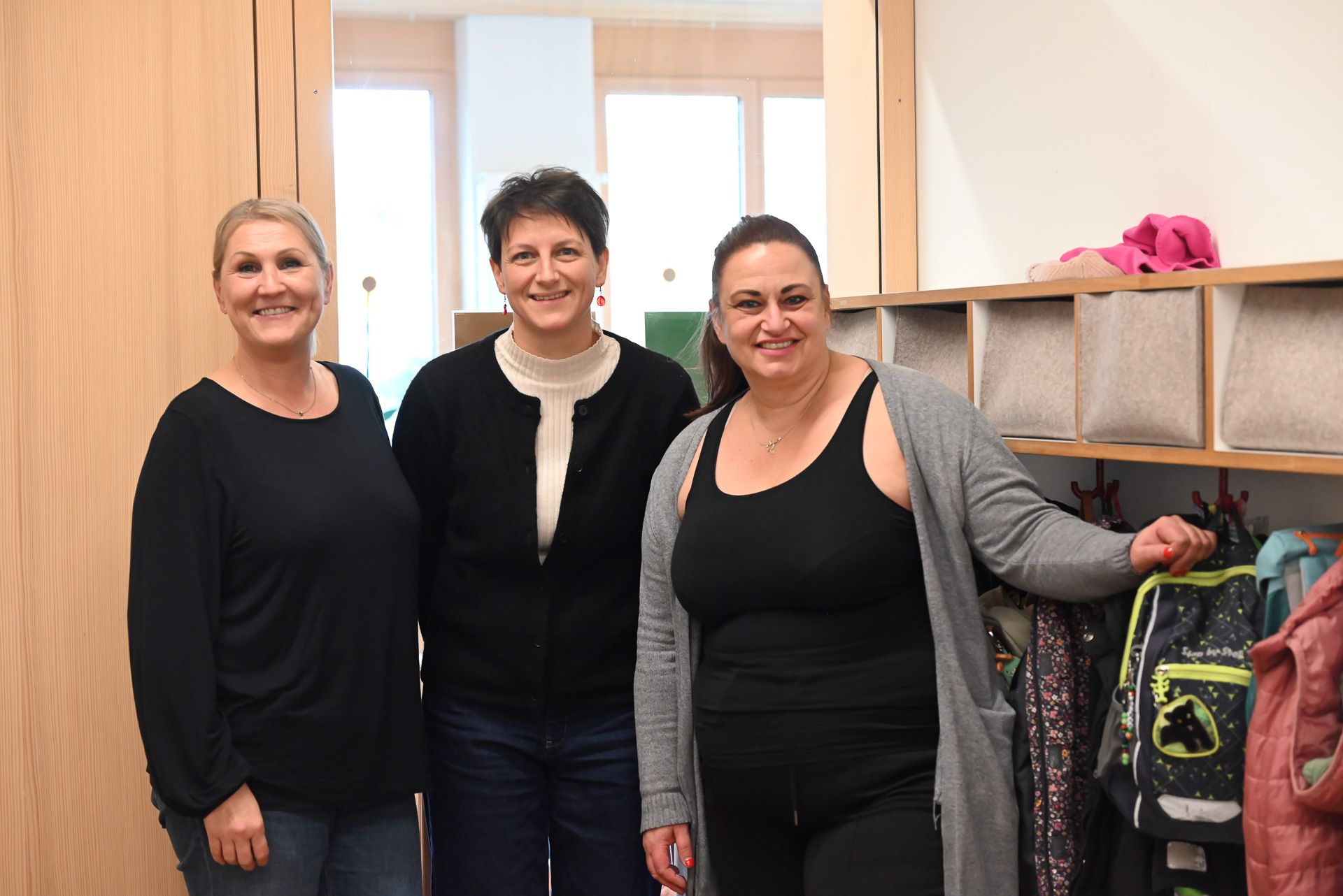 Freuen sich darüber, dass die Sozialarbeit vor Ort weitergeführt wird. Leiterin Bettina Bargehr, Projektinitiatorin Andrea Hollenstein von der Stadt Dornbirn und Sozialarbeiterin Sandra Walz.