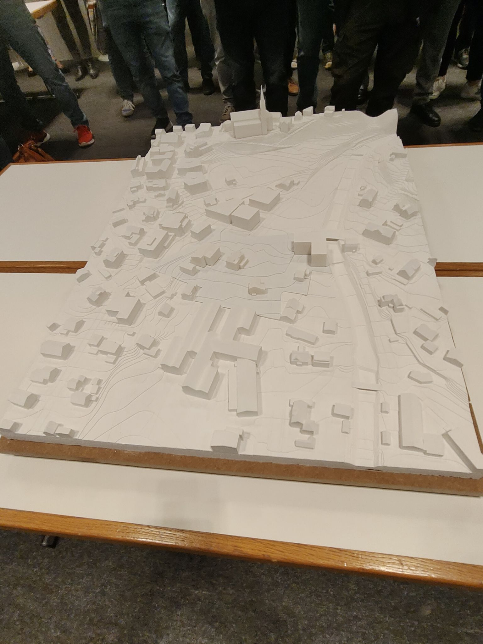 Das 8.000 m² große Entwicklungsareal zwischen Rathaus und Bahnhofstraße stand im Fokus der Diskussion.