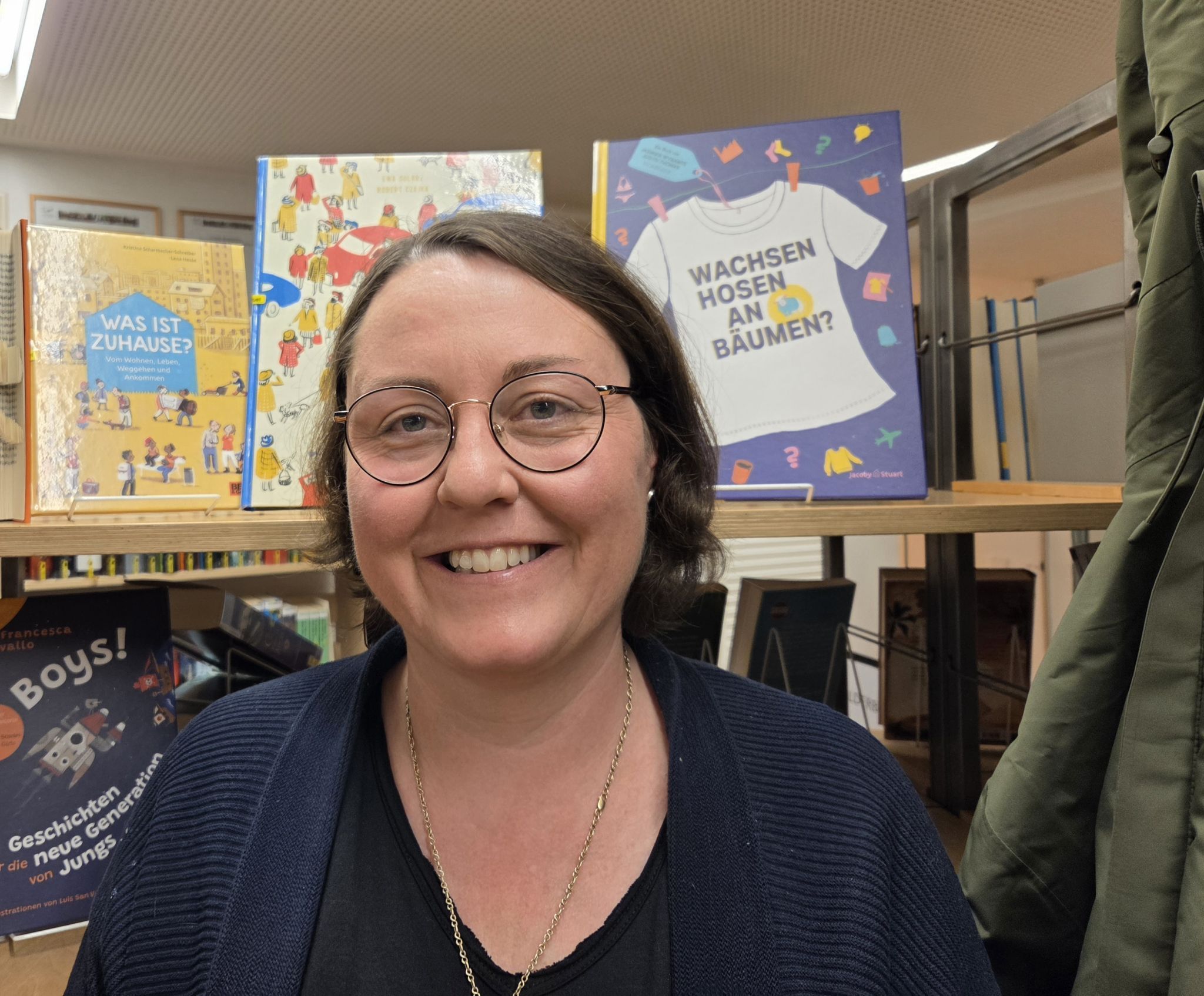 Corinna Amann, Unternehmerin Satteins: „Ich finde es toll, dass das Thema Kreislaufwirtschaft in Satteins präsent ist. Und ich hoffe, dass es in viele Unternehmen einfließt, aber auch die Konsumierenden nach diesen Prinzipien handeln. Auch bei den Kindern ansetzen ist wichtig. Wenn wir ihnen Denkanstöße geben, dann lernen sie neu und anders zu handeln, vielleicht auch erst im Erwachsenenalter.