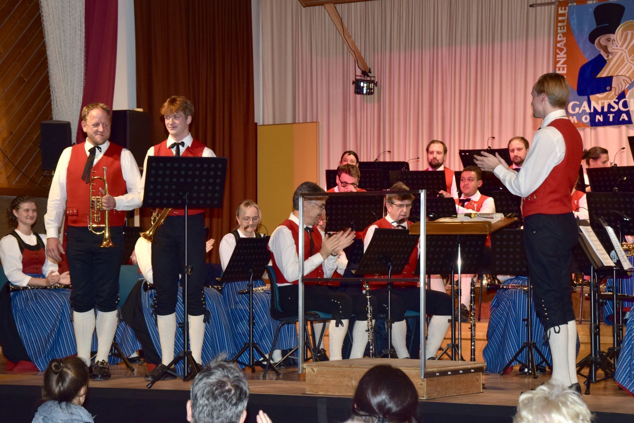 Beim Stück „Trompetensterne“ von Ernst Hutter traten Andreas Würbel und Julius Prax solistisch in Aktion.