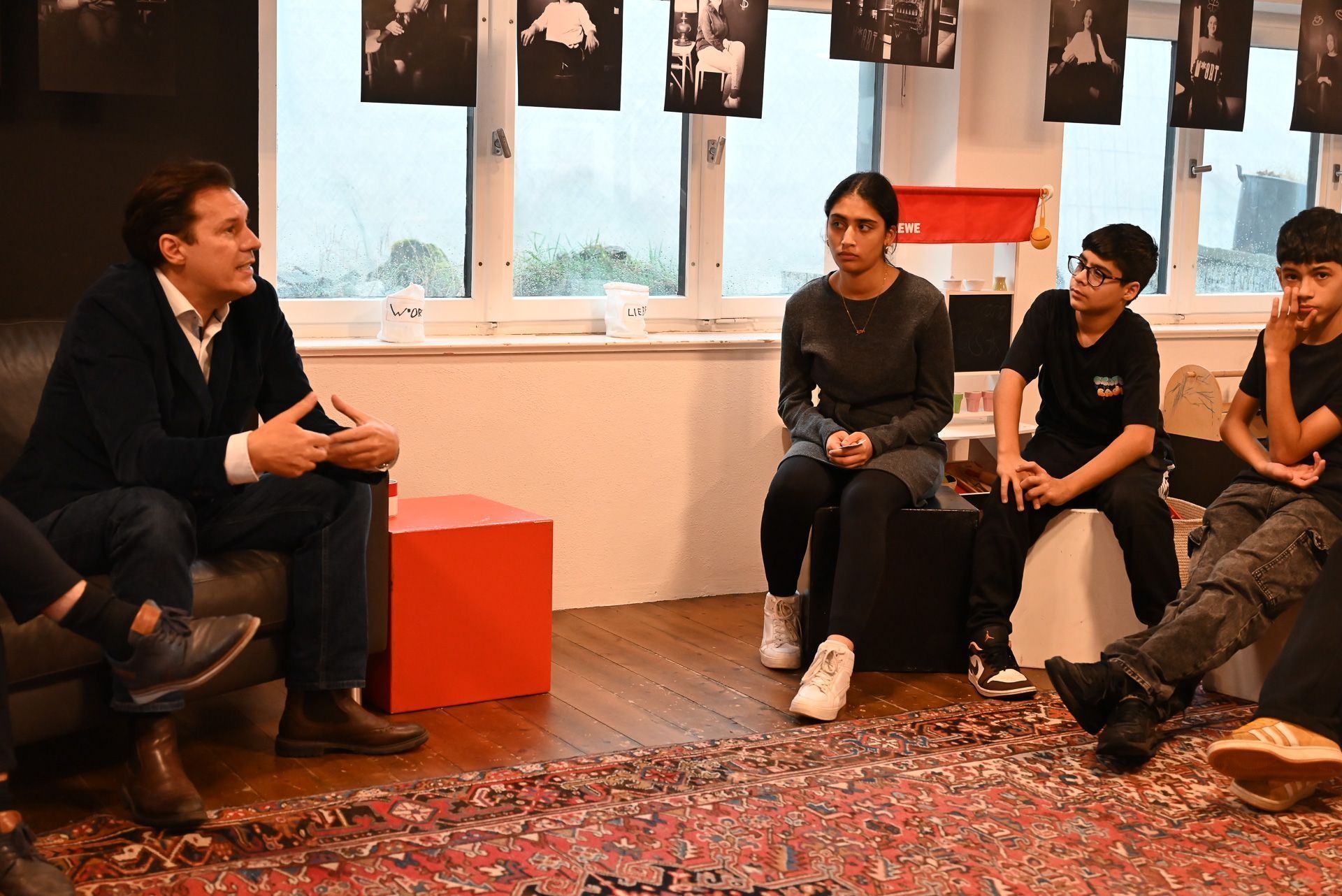 Die Politiker standen den jungen Bürgern Rede und Antwort.