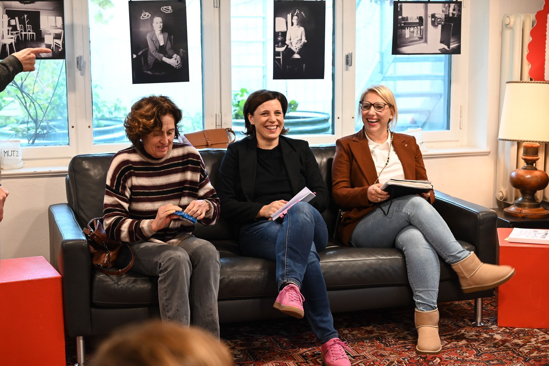 Freuten sich auf den Austausch mit den Schülern. Hier im Bild: Doris Dobros (FPÖ), Evi Mairer (Grüne) und Nicole Feurstein-Hosp (FPÖ).