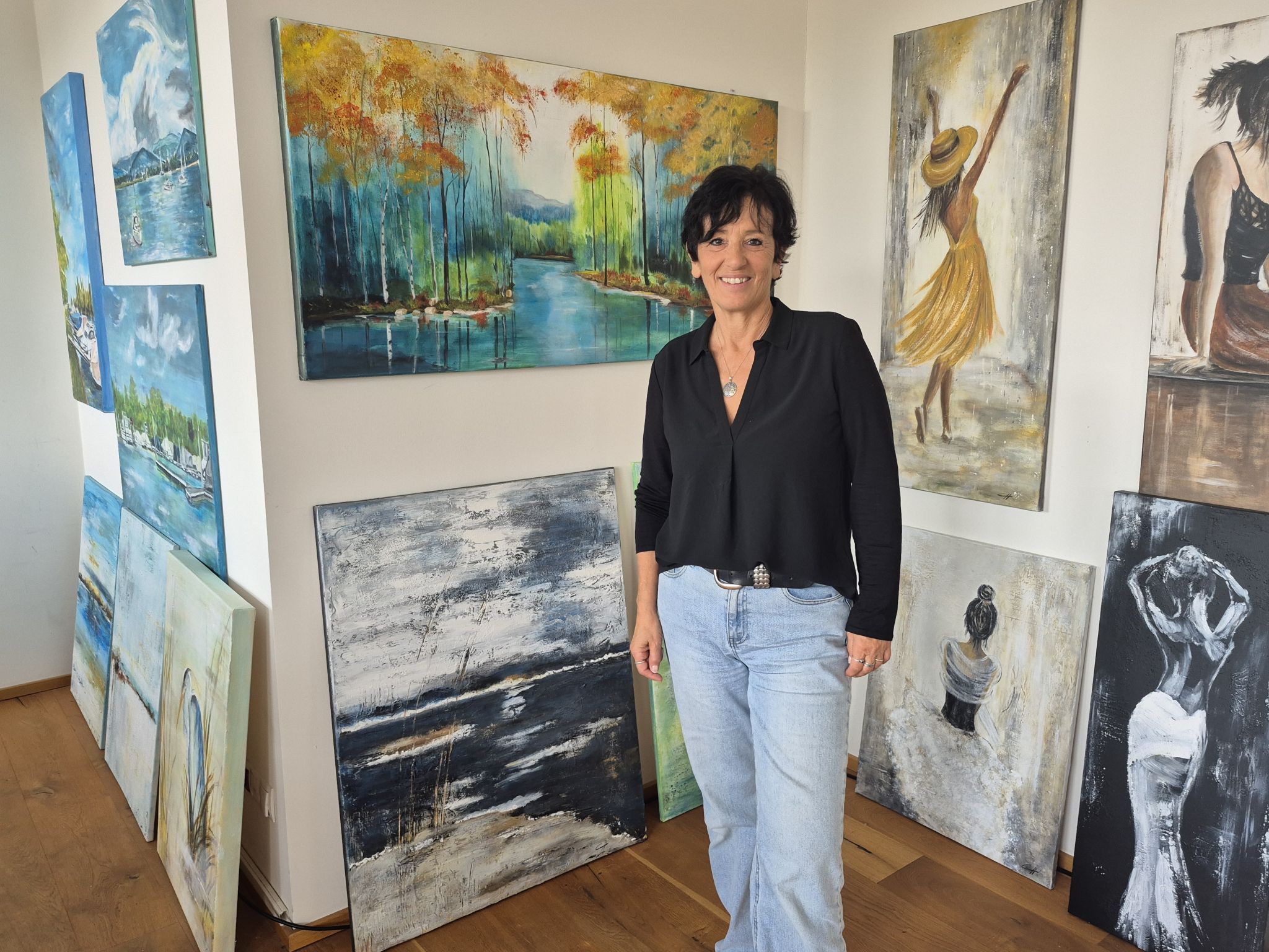 Ein Sujet, das Conny immer wieder auf die Leinwand bringt, ist der Bodensee. Sie liebt den See  in jeder Stimmung.