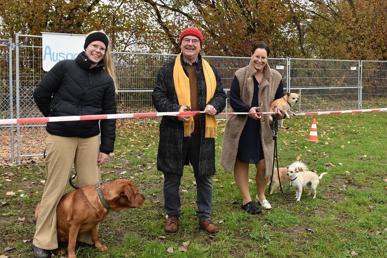 Feierliches Durchschneiden des Absperrbandes