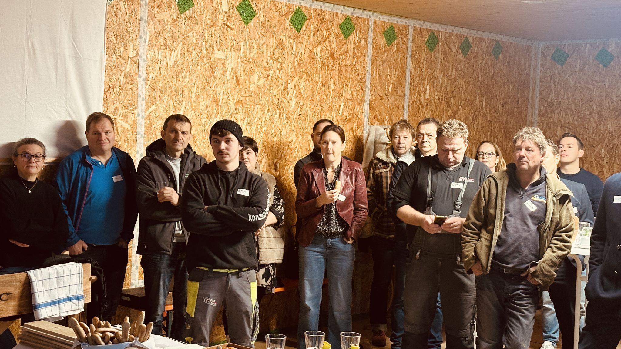 Satteinser Unternehmerinnen und Unternehmer trafen sich im Sägewerk Mündle.