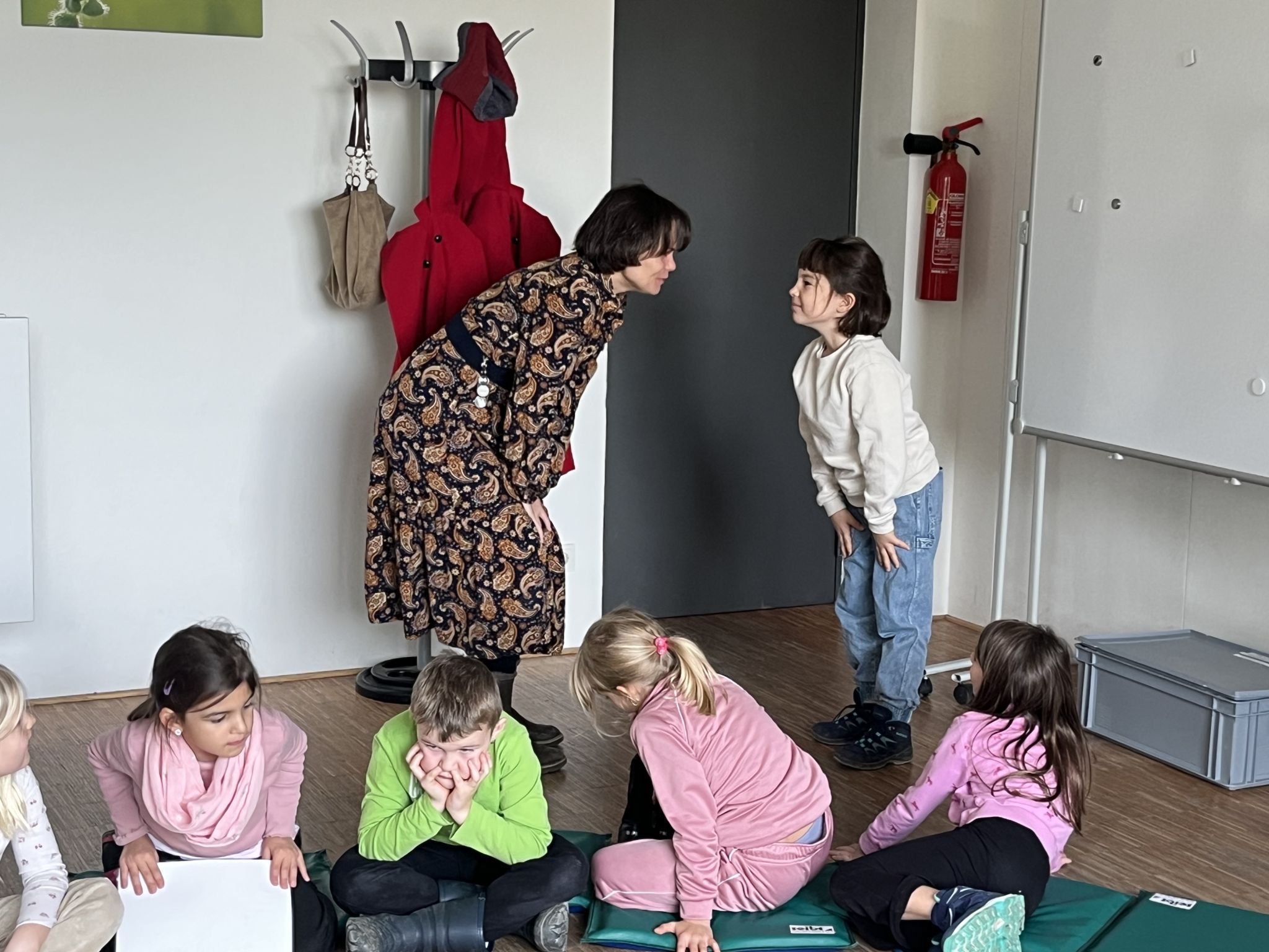 Sonja Peter erklärte den Kindern das Paarungsspiel.