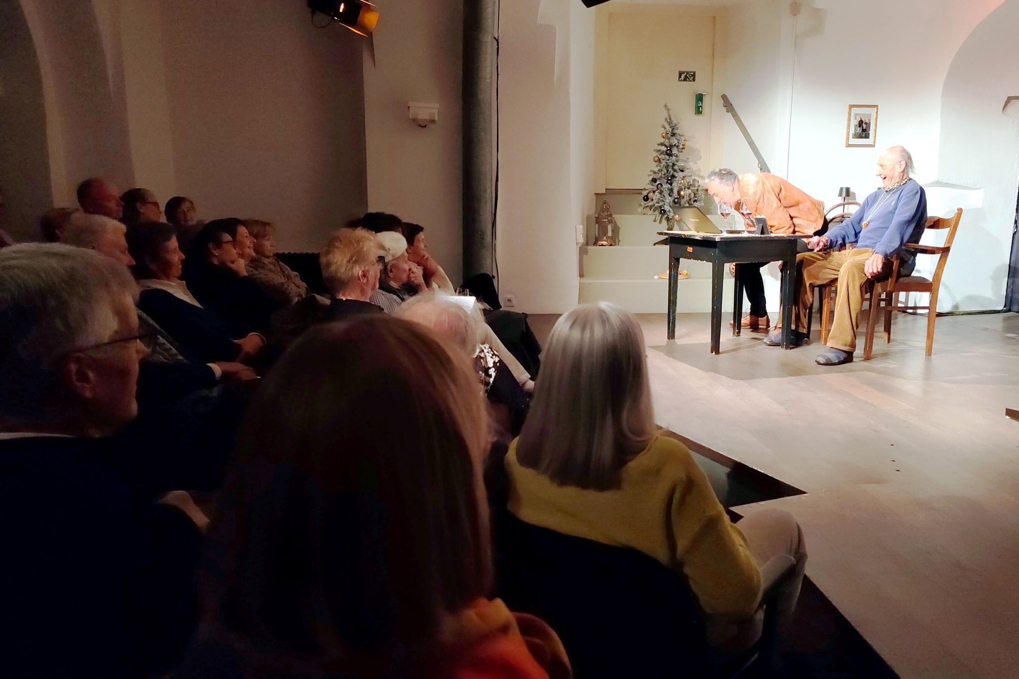 Die Unterweisung des Monsieur Pierre in Sachen Computer und Internet erweist sich als tückisch.